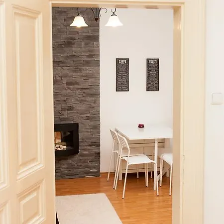 Luxury Old Town Style Studio شقة *