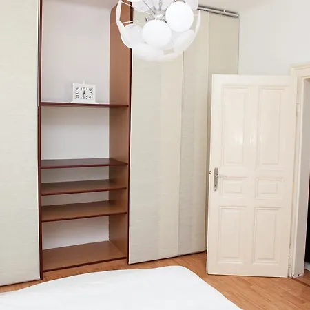 شقة Luxury Old Town Style Studio براتسيلافا
